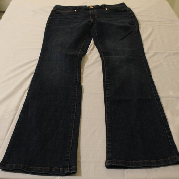 JEANS-010 - Picture 1 of 4